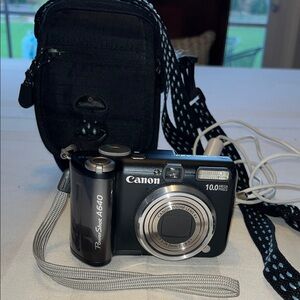 Canon PowerShot A640 Digital Camera With Samsonite nice case